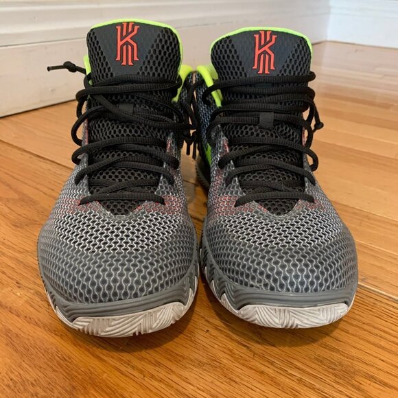 Nike Kyrie 1 The Dungeon Deep Pewter Tumbled Grey 705277 270 Size 11.5 - Picture 2 of 8